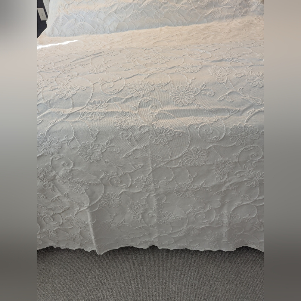 THE LINEN SOURCE Ivory Mattelasse Twin Bedspread Coverlet - Picture 7 of 7